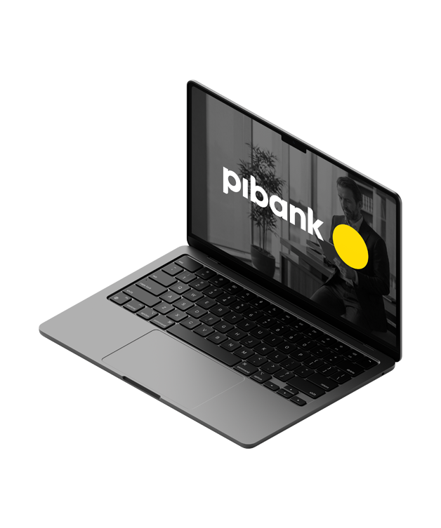 Laptop mostrando el sitio web de Pibank
